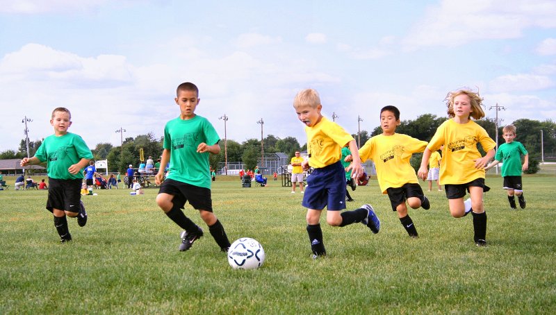 Fußball ist vor allem bei den Jungs beliebt und eine typische Mannschaftsportart (c) CCO Lizenz, Pixabay