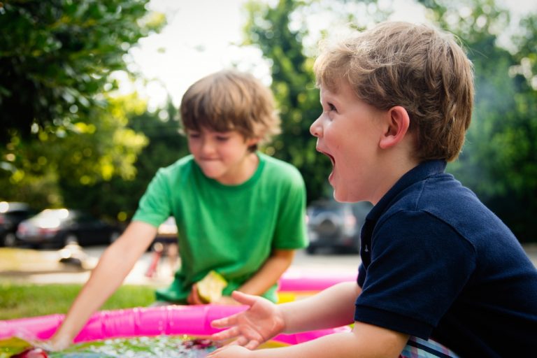 Bewegungsspiele für 2 oder mehr Kinder…